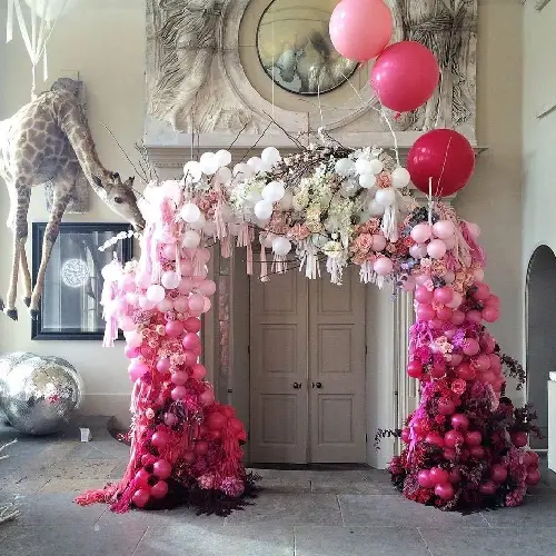 Wedding balloon decoration stage